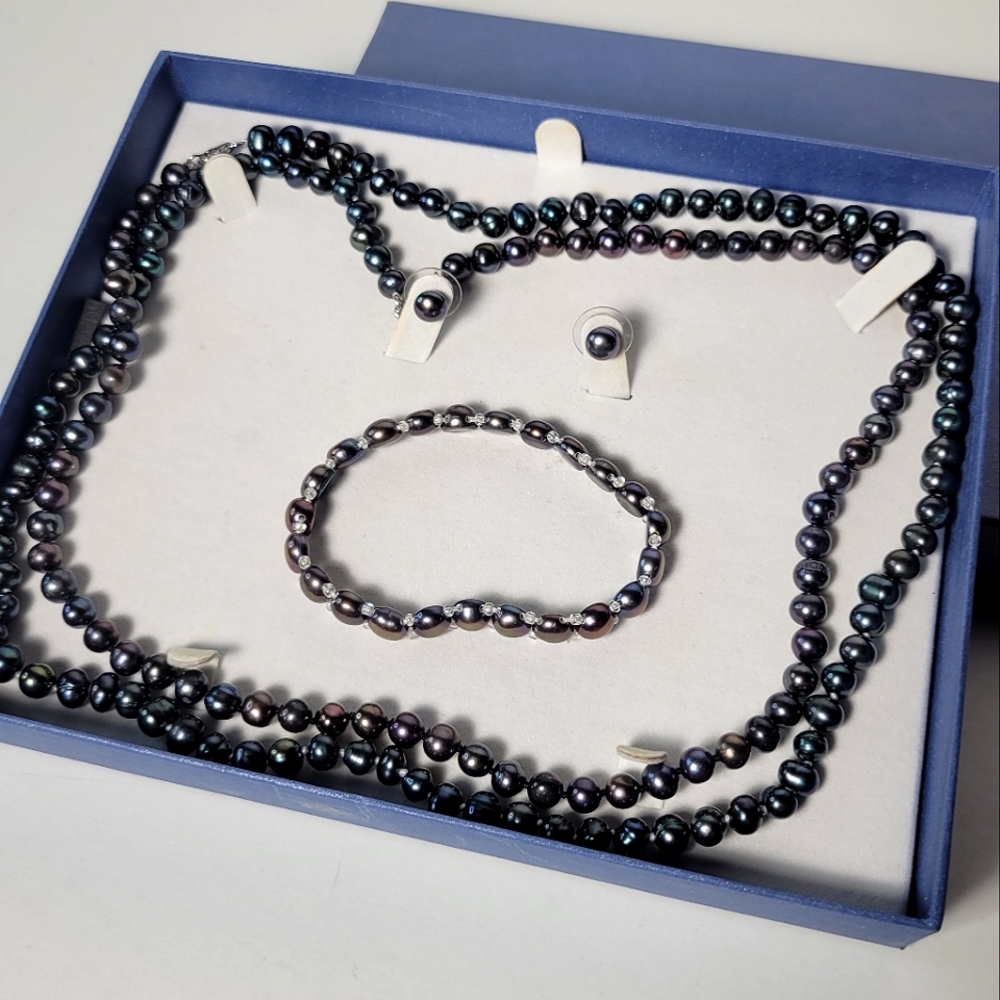 New metallic pearl necklaces, bracelet and earrings set in box